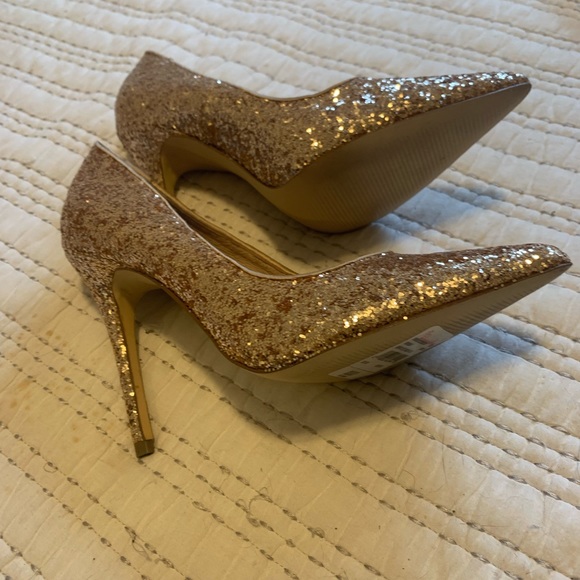 NWT Steve Madden pointed toe gold glitter. - Picture 8 of 8